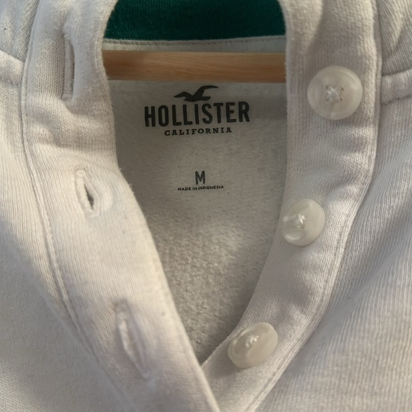 Hollister Sweatshirt - Picture 2 of 2